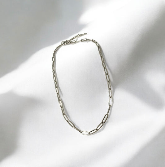 silver stainless steel necklace with paperclip effect